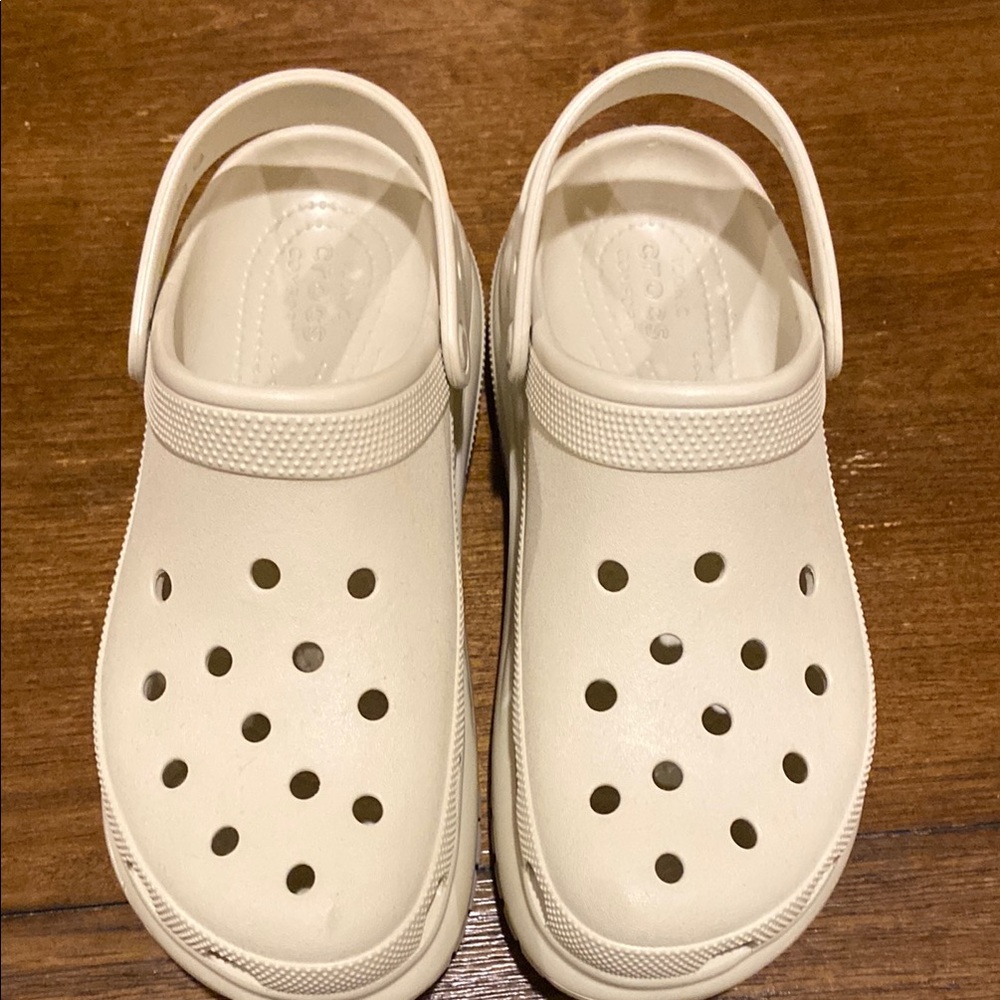 Crocs Women's Classic Mega Crush Croslite™ Clogs - Platform Men 10/Women 12